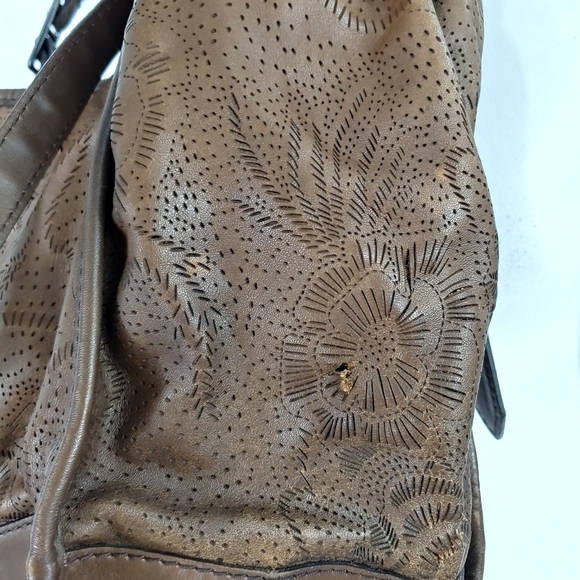 BURBERRY AVONDALE LEATHER HOBO BAG - Picture 5 of 16